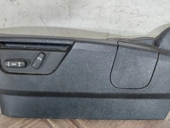 Накладка сидения левая DISCOVERY 3 L319 05-09