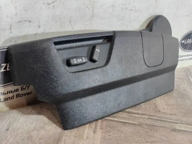Накладка сидения левая DISCOVERY 3 L319 05-09