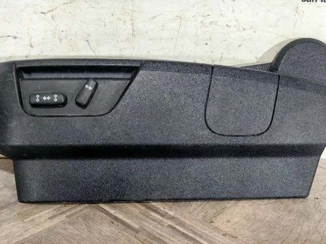 Накладка сидения левая DISCOVERY 3 L319 05-09