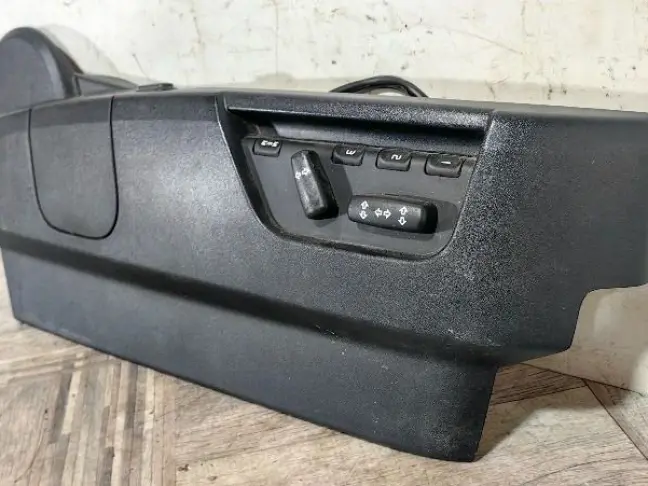 Накладка сидения правая DISCOVERY 3 L319 05-09