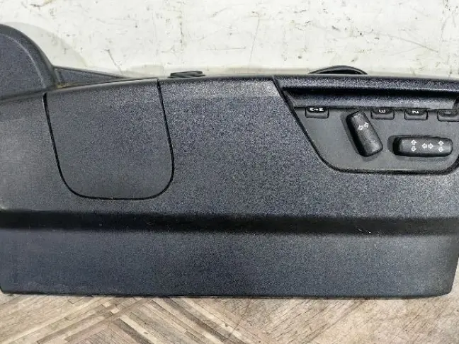 Накладка сидения правая DISCOVERY 3 L319 05-09