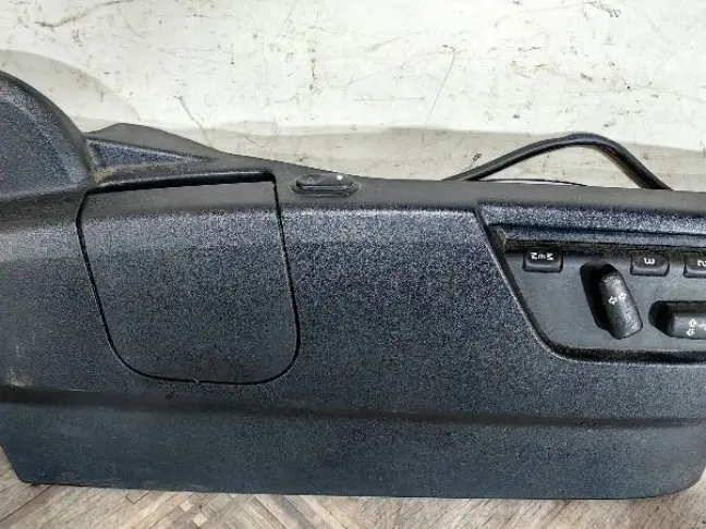 Накладка сидения правая DISCOVERY 3 L319 05-09