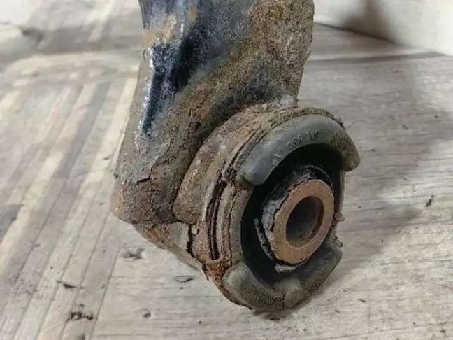 Рычаг передний верхний правый DISCOVERY 3 L319