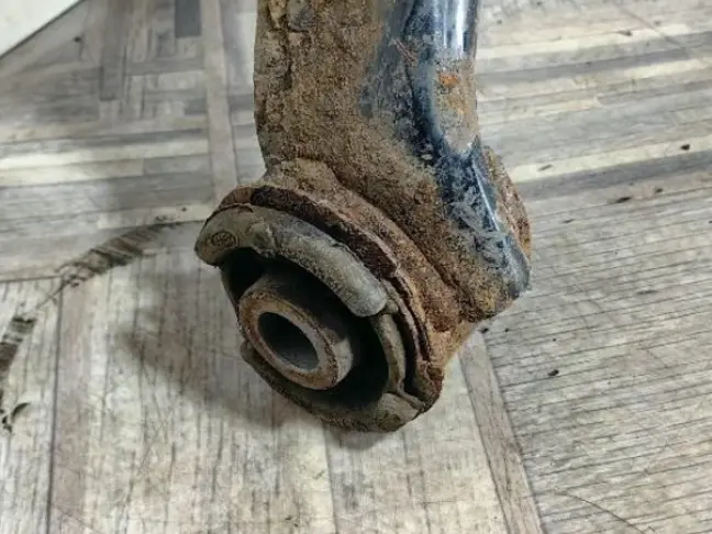 Рычаг передний верхний правый DISCOVERY 3 L319