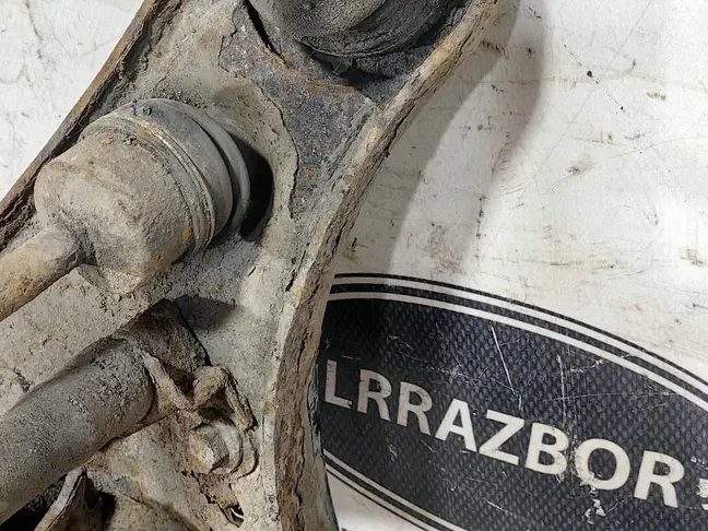 Рычаг передний верхний правый DISCOVERY 3 L319