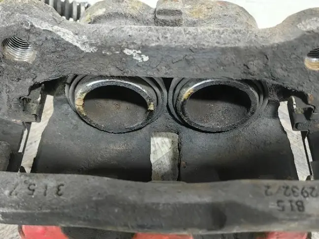 Суппорт тормозной передний правый DISCOVERY 3 L319