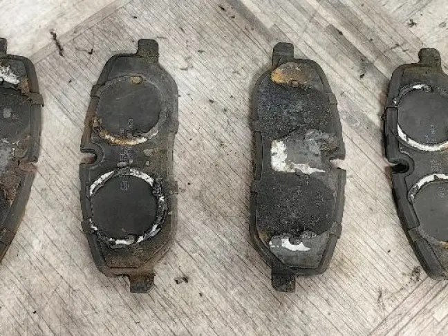 Колодки передние DISCOVERY 3 L319 2.7