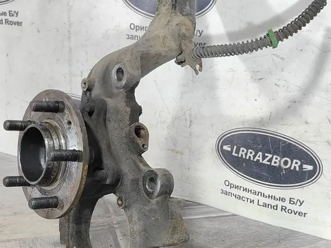 Кулак поворотный передний левый DISCOVERY 3 L319