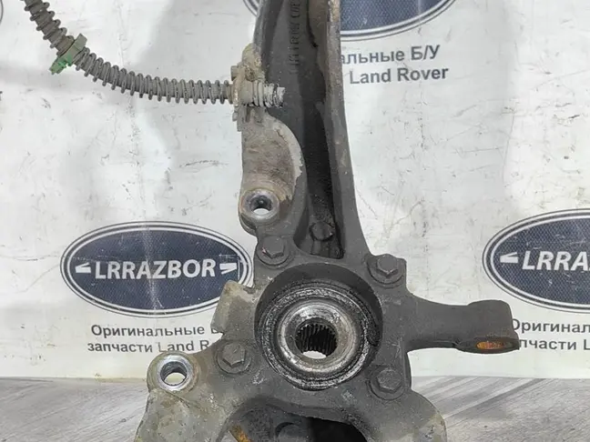 Кулак поворотный передний левый DISCOVERY 3 L319