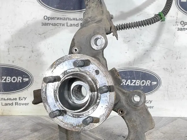 Кулак поворотный передний левый DISCOVERY 3 L319