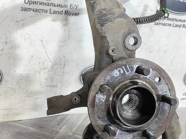 Кулак поворотный передний левый DISCOVERY 3 L319