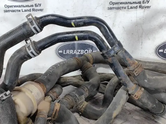 Патрубок системы охлаждения DISCOVERY 3 L319 2.7