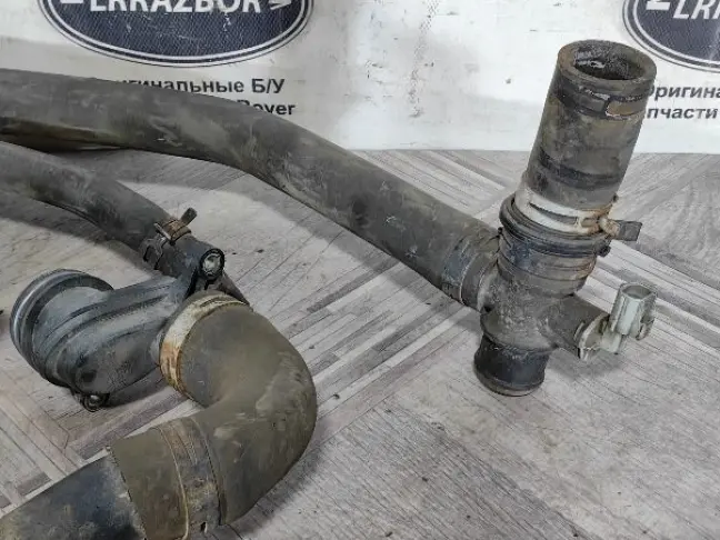 Патрубок системы охлаждения DISCOVERY 3 L319 2.7
