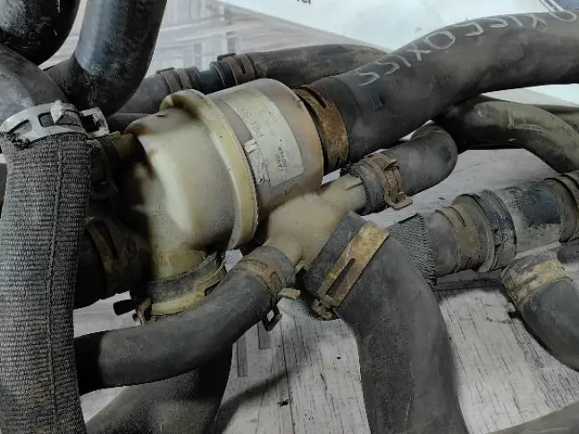 Патрубок системы охлаждения DISCOVERY 3 L319 2.7