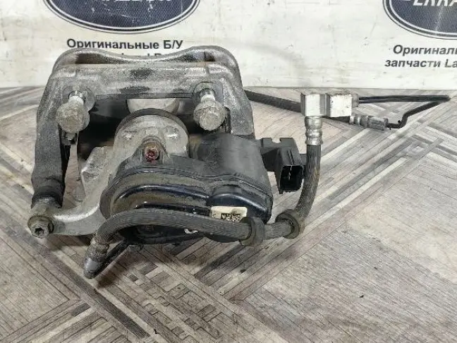 Суппорт задний правый Range Rover L494 306DT 3.0