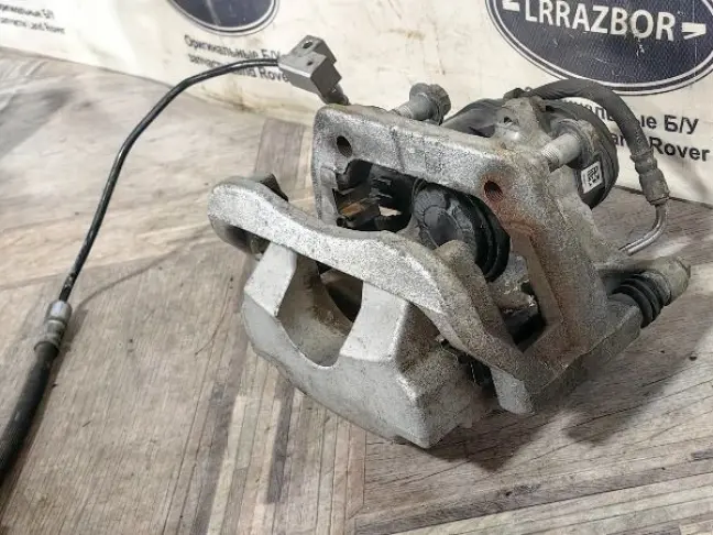 Суппорт задний правый Range Rover L494 306DT 3.0