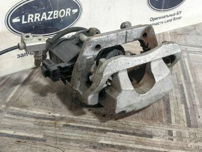 Суппорт задний правый Range Rover L494 306DT 3.0