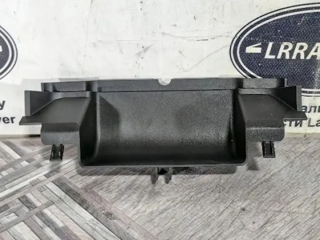 Вставка консоли Land Rover DISCOVERY 3 L319 05-09