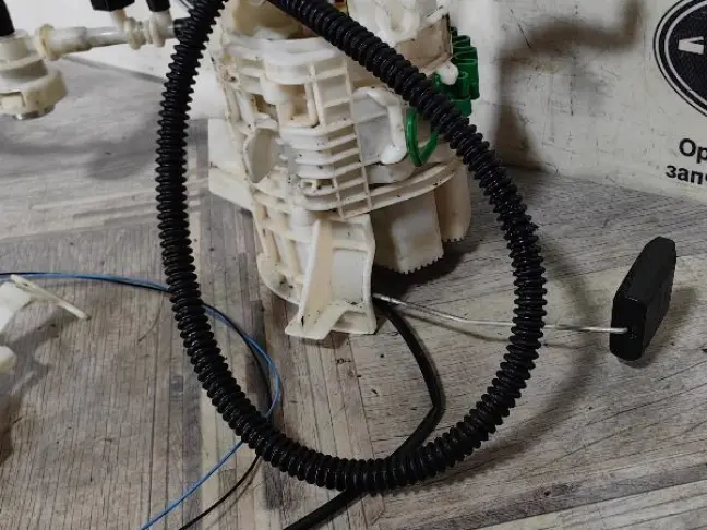 Топливный насос в бак DISCOVERY 3 L319 2.7 276DT