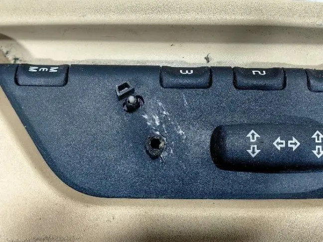 Накладка сидения правая Sport L320 05-09