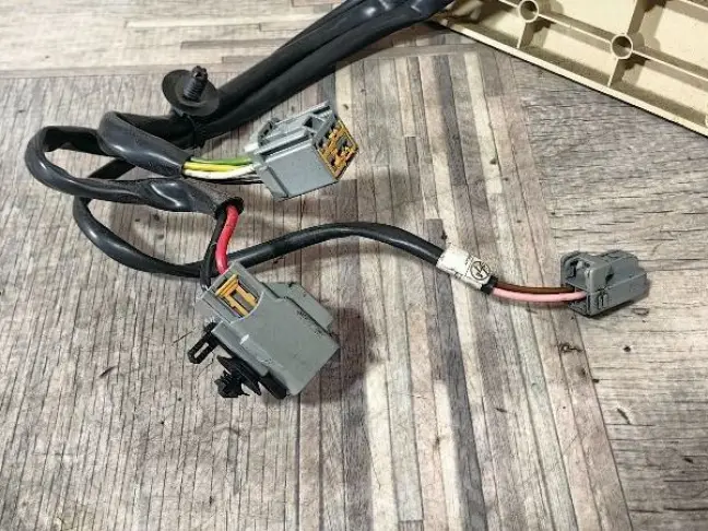 Накладка сидения левая DISCOVERY 3 L319 05-09