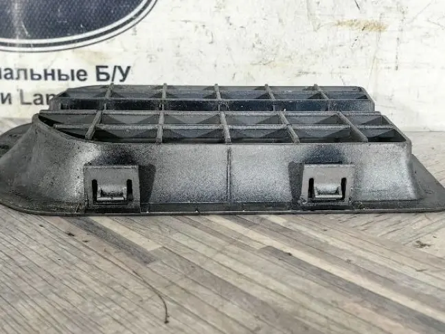 Решетка в крыло правая DISCOVERY 3 L319 05-09