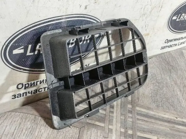 Решетка в крыло правая DISCOVERY 3 L319 05-09