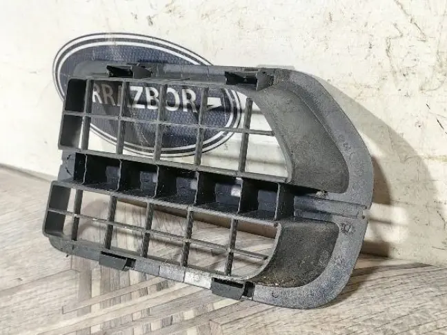 Решетка в крыло правая DISCOVERY 3 L319 05-09
