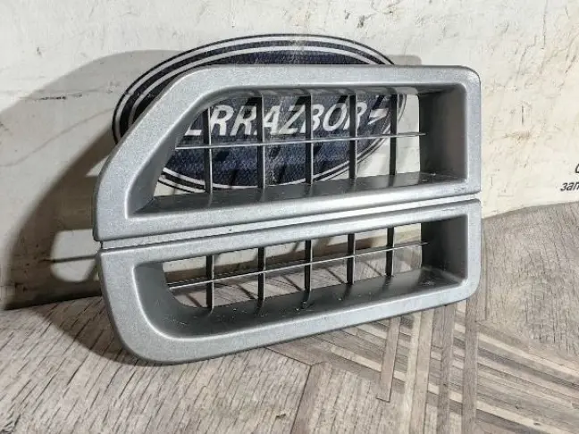 Решетка в крыло правая DISCOVERY 3 L319 05-09