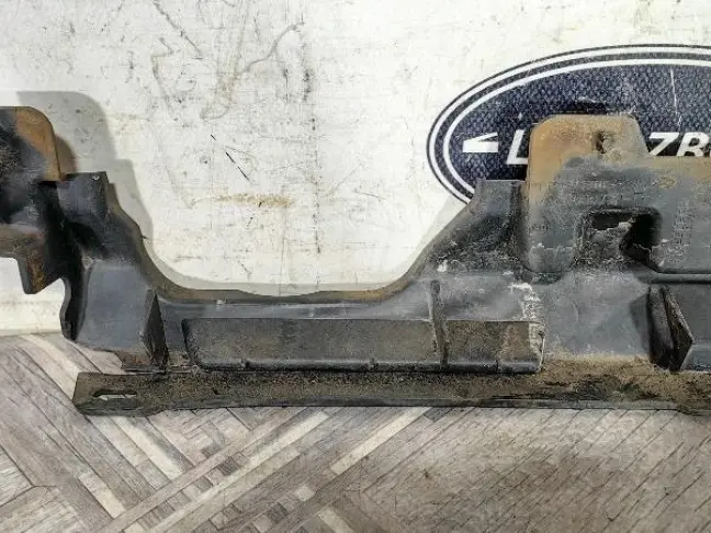 Кронштейн заднего бампера левый DISCOVERY 3 L319