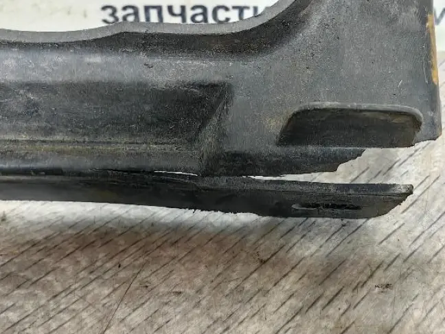 Кронштейн заднего бампера левый DISCOVERY 3 L319