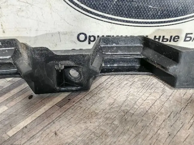 Кронштейн передний правый Discovery 3 L319