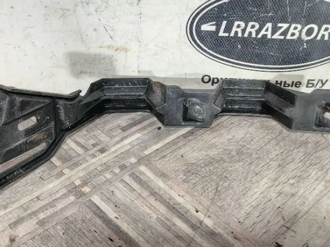 Кронштейн передний правый Discovery 3 L319