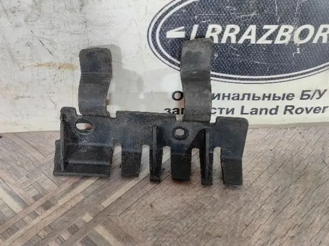 Кронштейн заднего бампера левый DISCOVERY 3 L319
