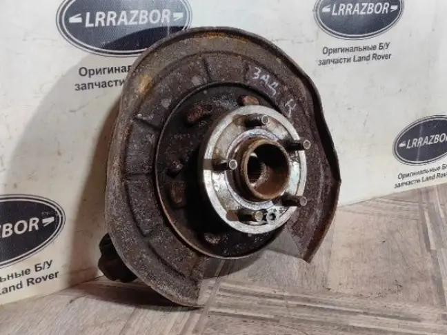 Кулак задний правый DISCOVERY 3 L319 05-12