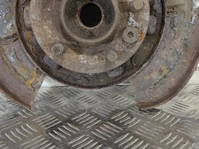 Кулак задний правый DISCOVERY 3 L319 05-12