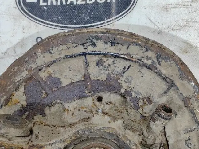 Кулак задний правый DISCOVERY 3 L319 05-12