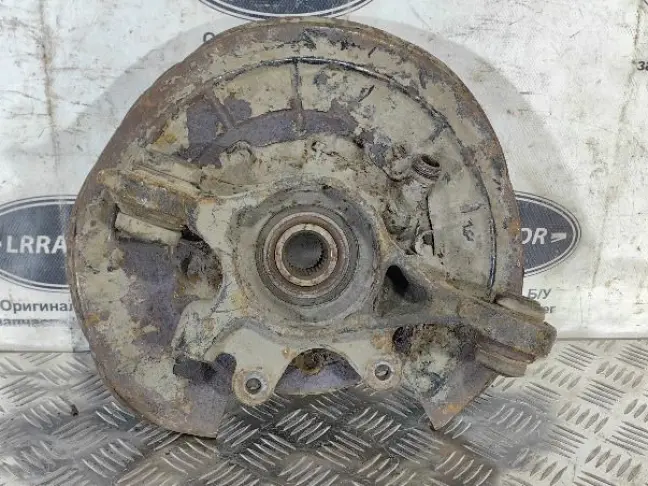 Кулак задний правый DISCOVERY 3 L319 05-12