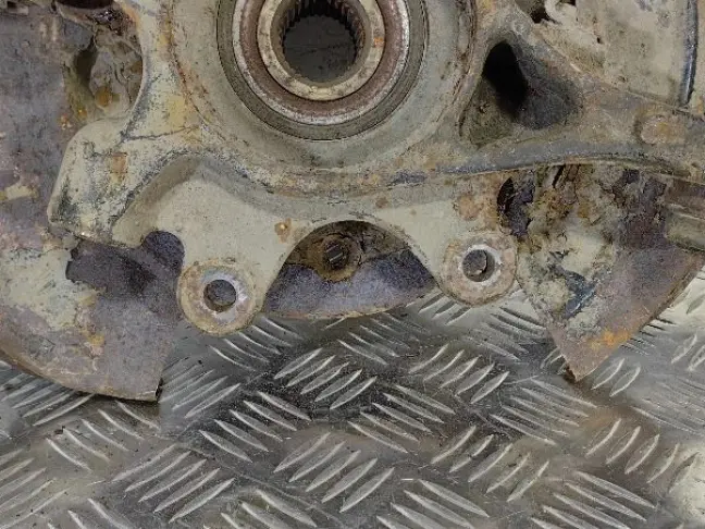 Кулак задний правый DISCOVERY 3 L319 05-12