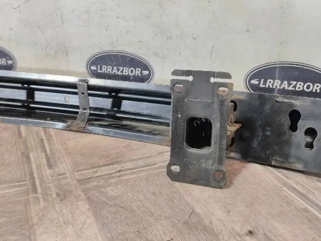 Усилитель переднего бампера DISCOVERY 3/4 L319