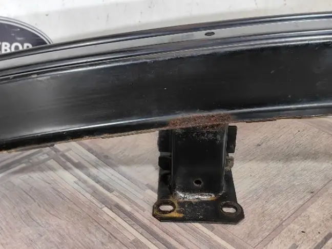 Усилитель переднего бампера DISCOVERY 3/4 L319