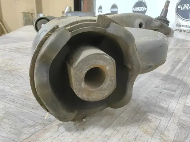 Рычаг передний нижний левый DISCOVERY 3 L319