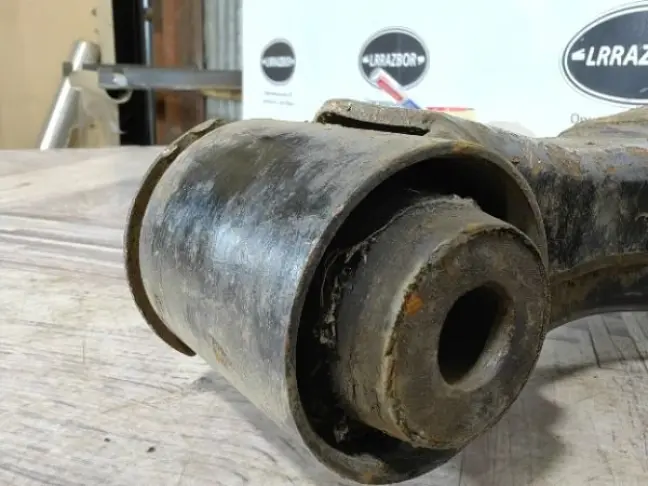 Рычаг передний нижний левый DISCOVERY 3 L319