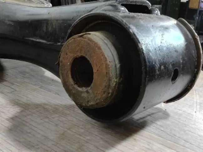 Рычаг передний нижний правый DISCOVERY 3 L319