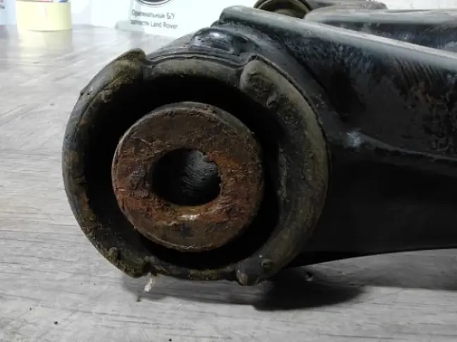 Рычаг передний нижний правый DISCOVERY 3 L319