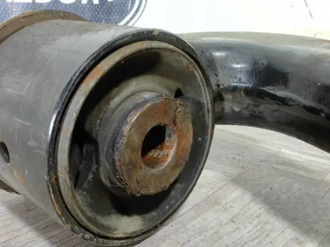 Рычаг передний нижний правый DISCOVERY 3 L319