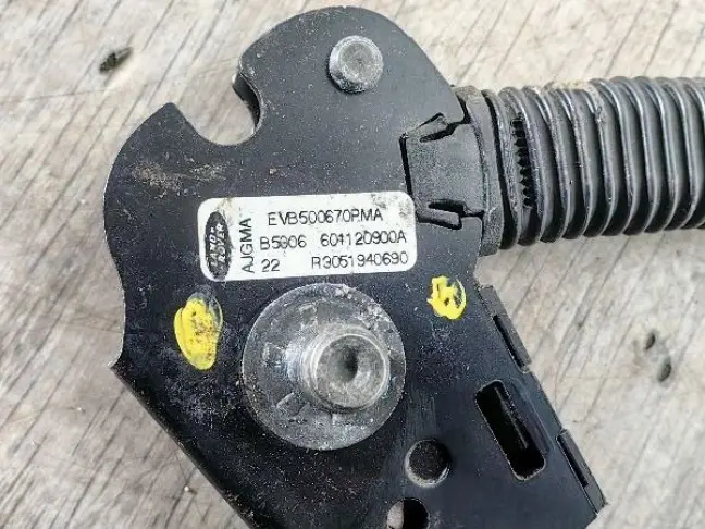 Преднатяжитель ремня безопасности DISCOVERY 3 L319