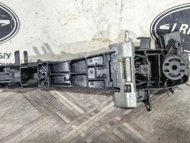 Ручка двери передней левой DISCOVERY 3 L319 05-09