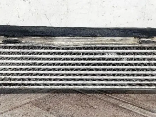 Радиатор интеркуллера DISCOVERY 3 L319 05-09 2.7