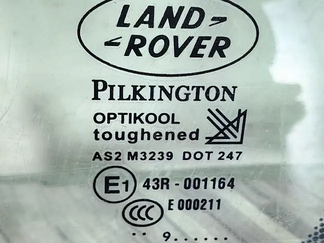 Форточка задняя левая Range Rover Sport L320